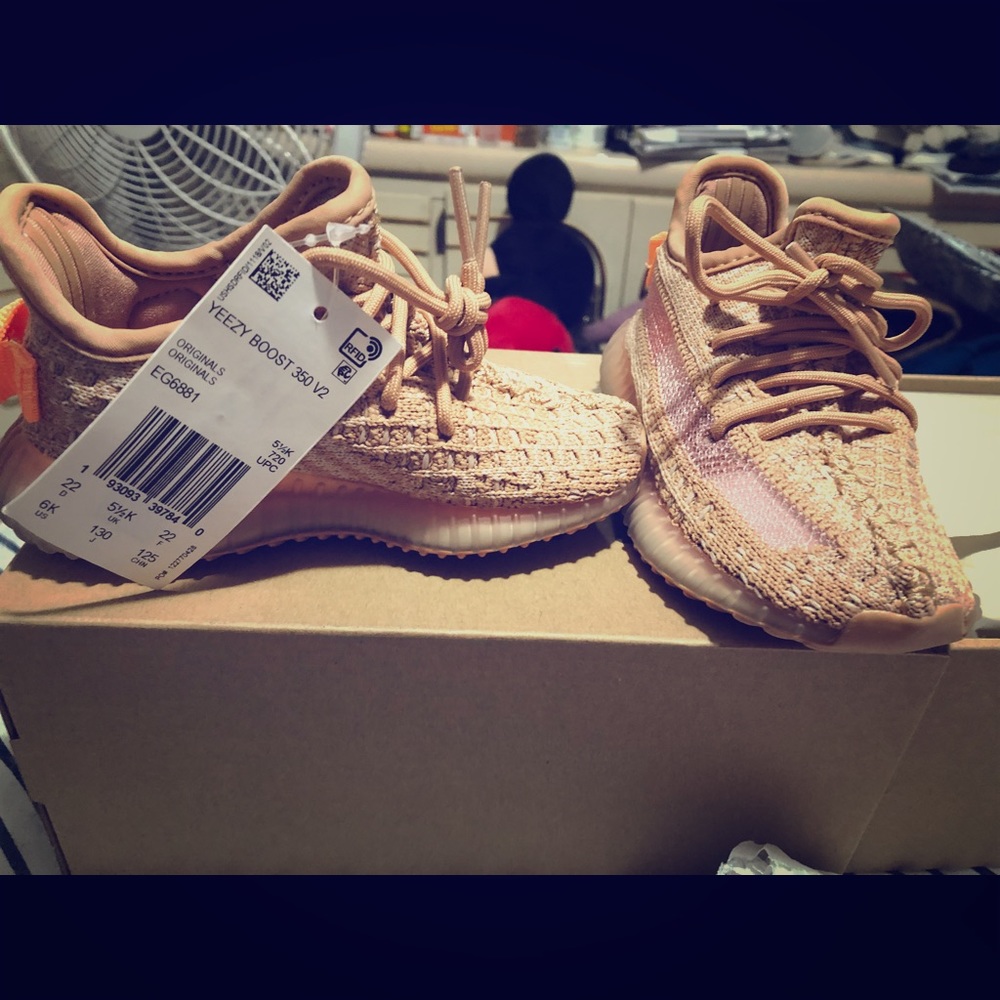 Yeezy Boost 350 toddler size 6 Clay SOLD OUT!